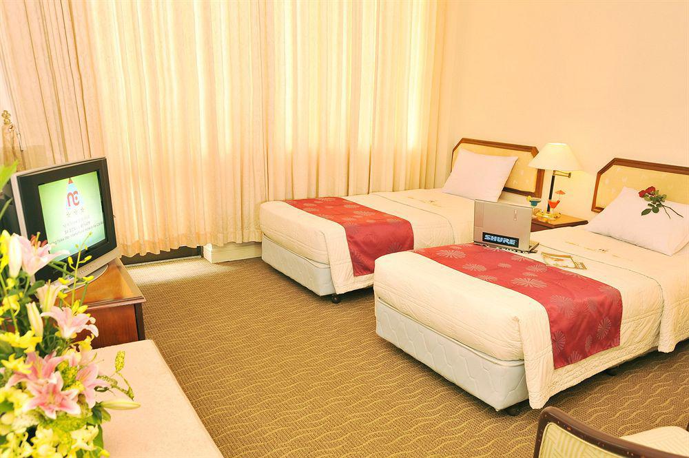 Lotus Saigon Hotel 4*